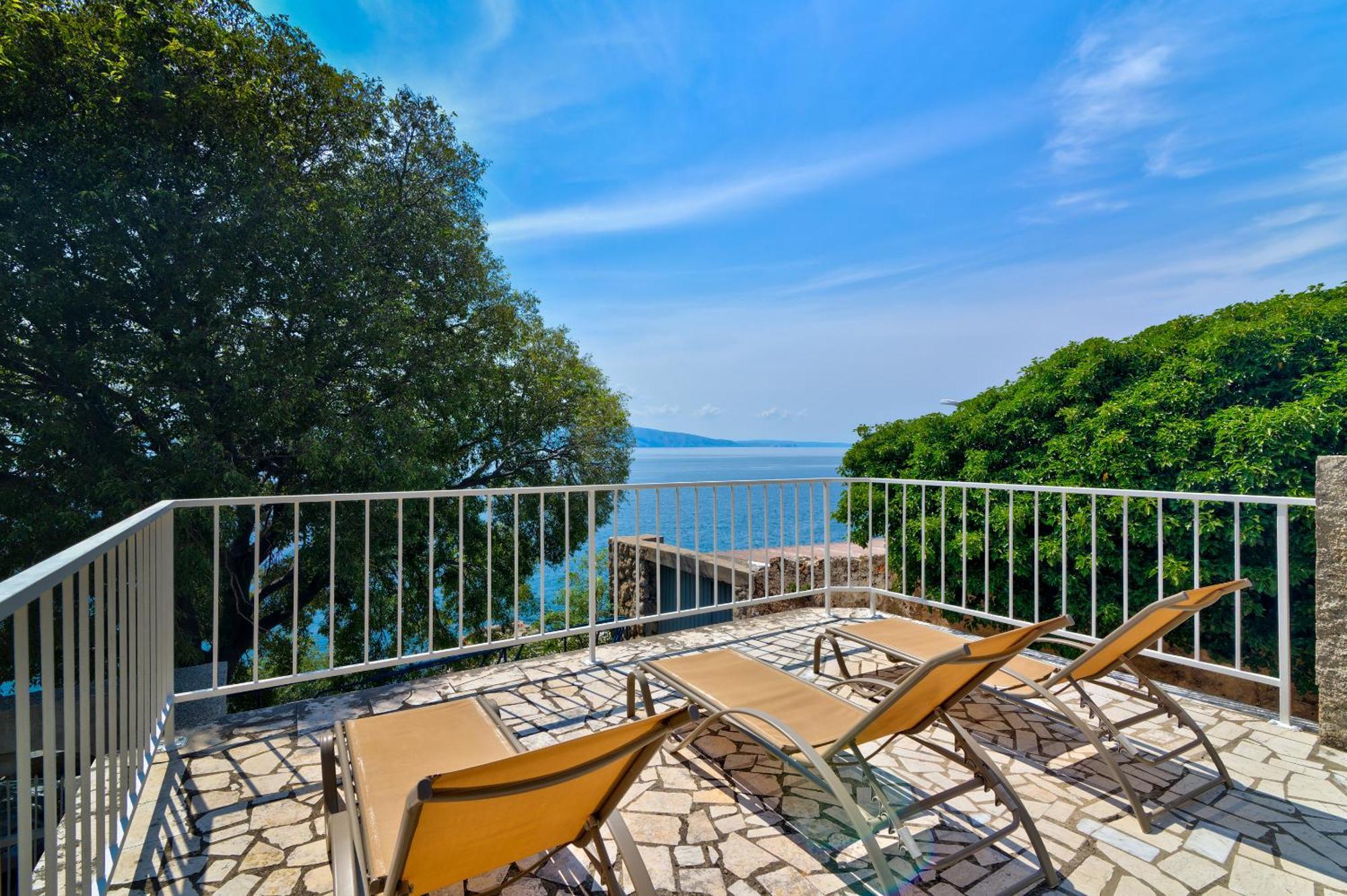 Apartments By The Beach Adela Senj Senj  Dış mekan fotoğraf